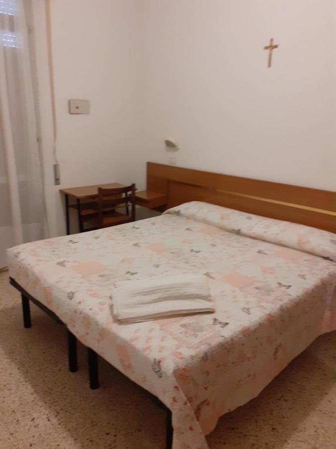 Hotel Rossini Rimini Esterno foto