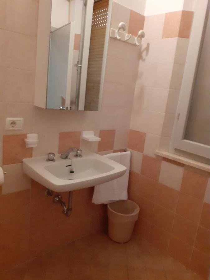 Hotel Rossini Rimini Esterno foto