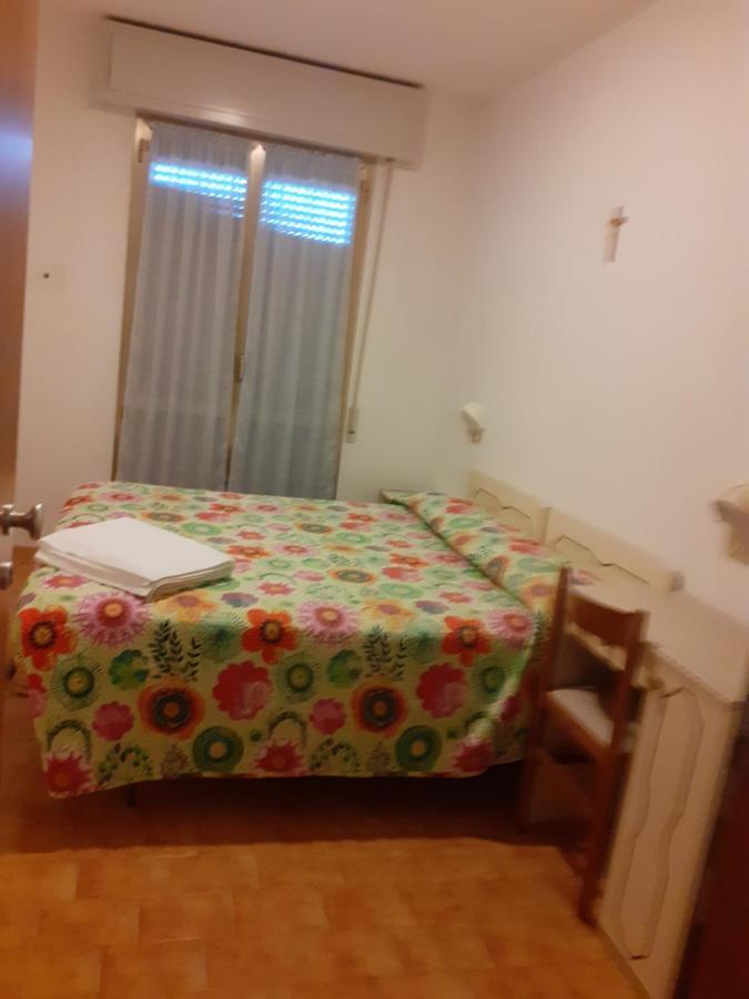 Hotel Rossini Rimini Esterno foto